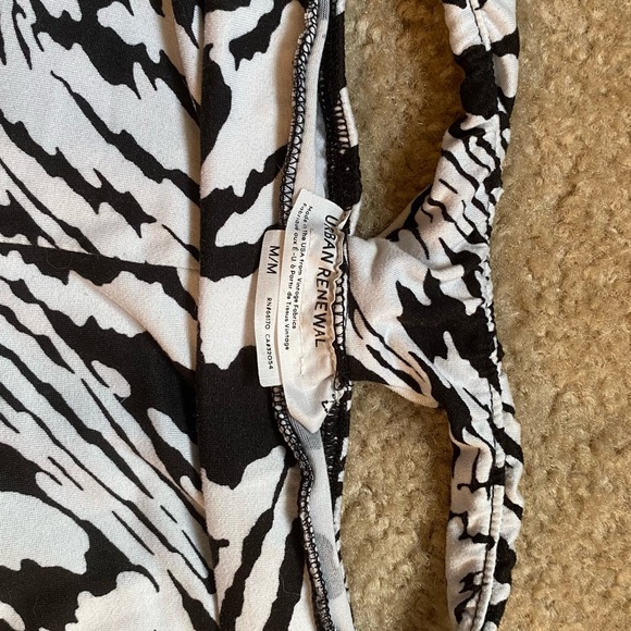Urban Outfitters - Urban Renewal Abstract Zebra Flare Pant - Picture 3 of 6